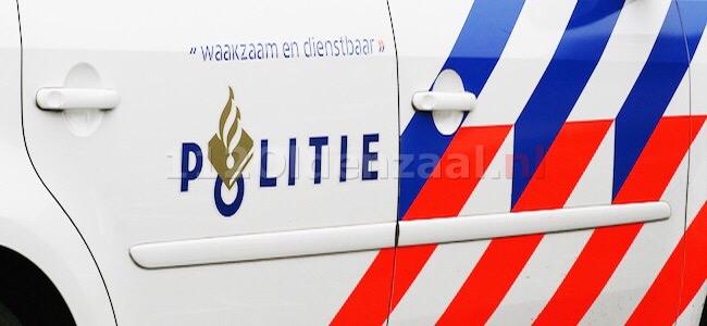 Auto in sloot Ootmarsum; bestuurder aangehouden voor rijden onder invloed