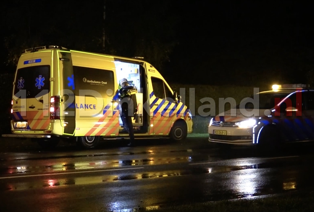Foto 2: Automobilist raakt vluchtheuvel in Weerselo en komt in haag terecht