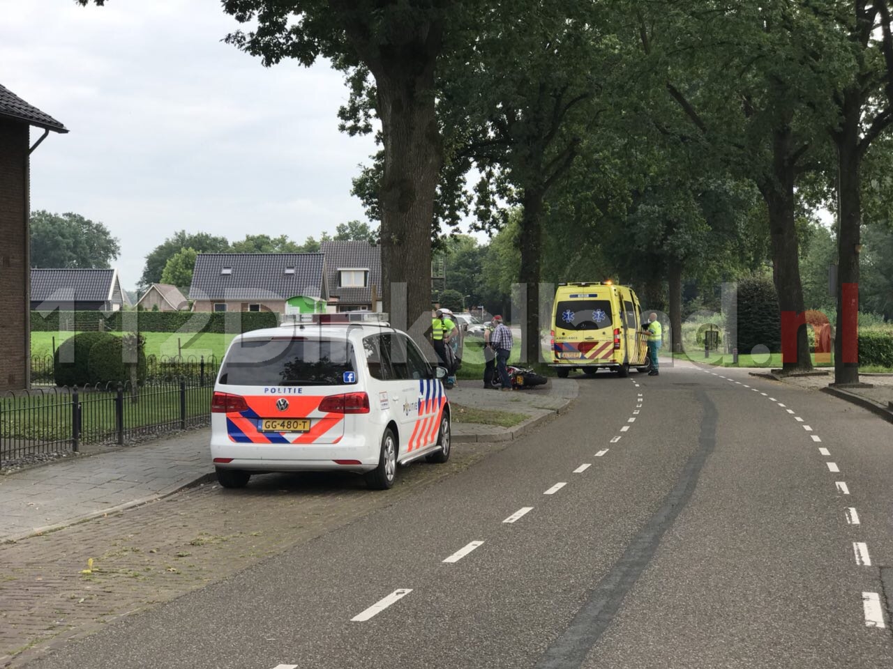 Aanrijding tussen motor en busje in Weerselo