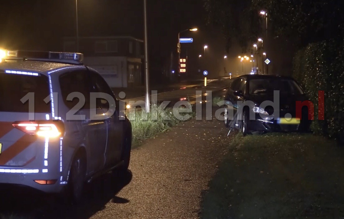 Automobilist raakt vluchtheuvel in Weerselo en komt in haag terecht