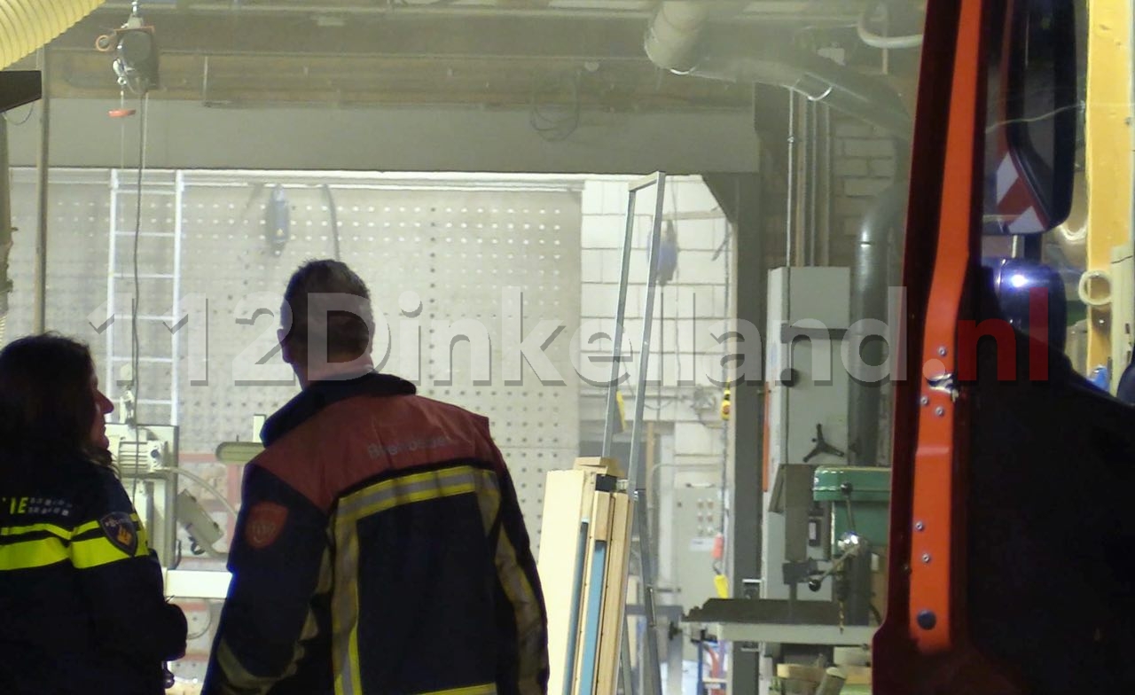Foto 2: Brandweer rukt uit voor brand bij timmerfabriek in Deurningen