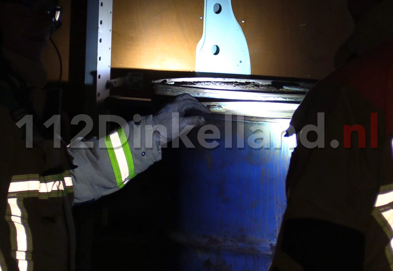 Video: Politie en brandweer onderzoeken aangetroffen vaten in busje en dumpplek in de omgeving van Reutum