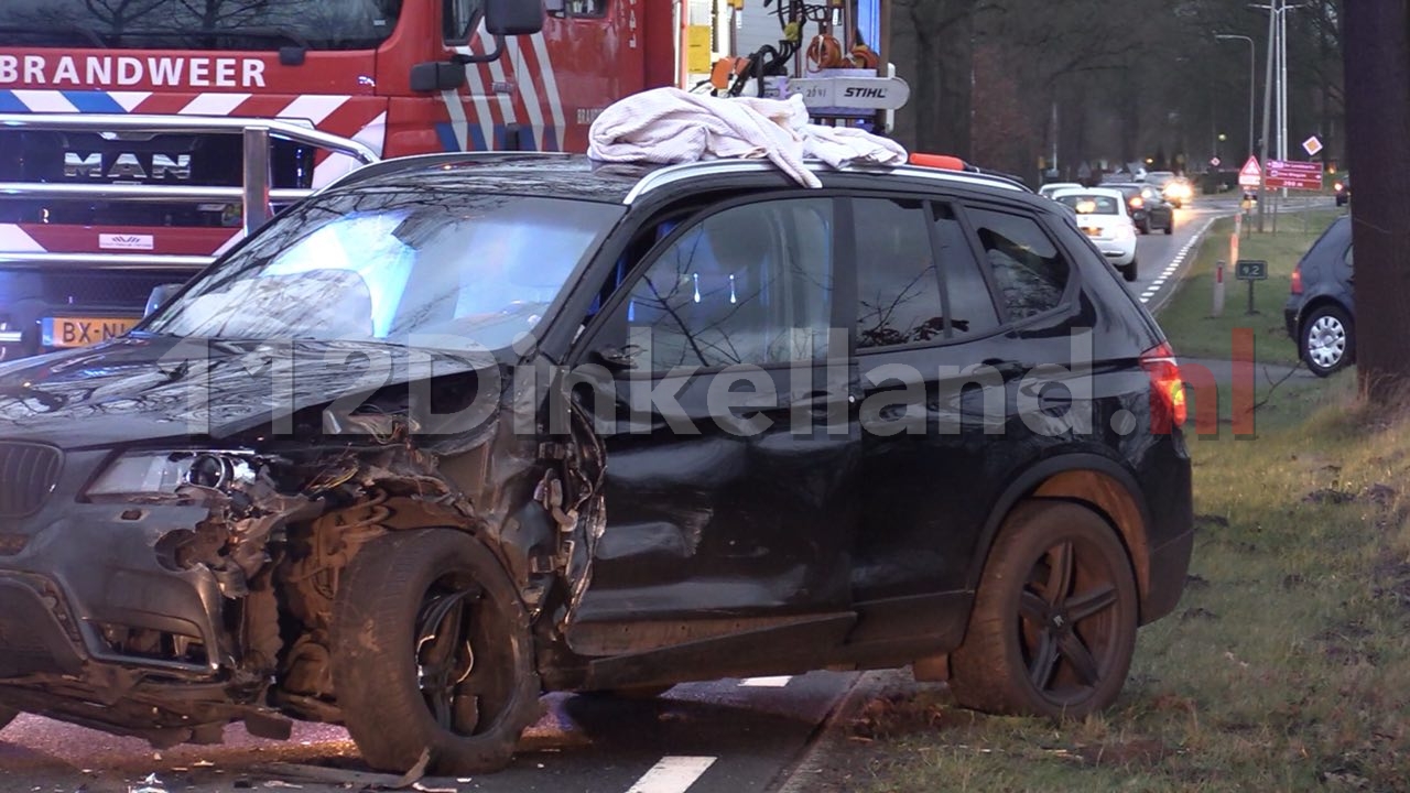 Foto 2: Twee gewonden bij frontale aanrijding in Agelo