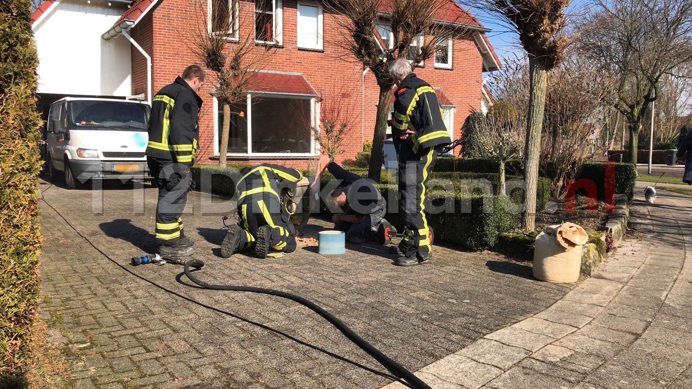 Schuurmachine vat vlam in woning Weerselo