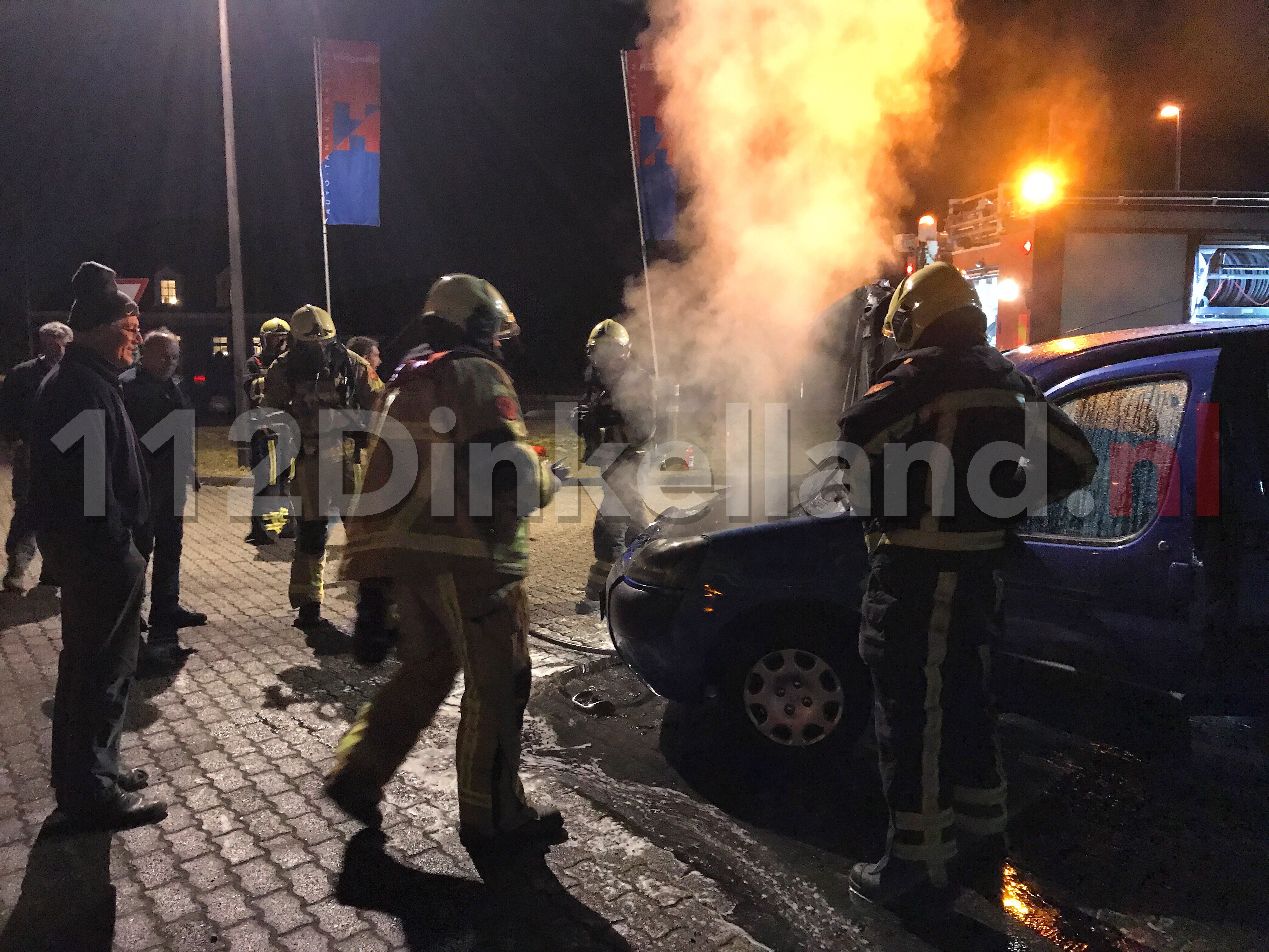 VIDEO: Auto zwaar beschadigt door brand in Weerselo
