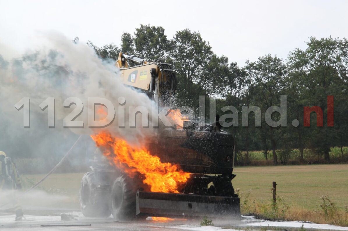 UPDATE (video): Shovel brand volledig uit in Weerselo