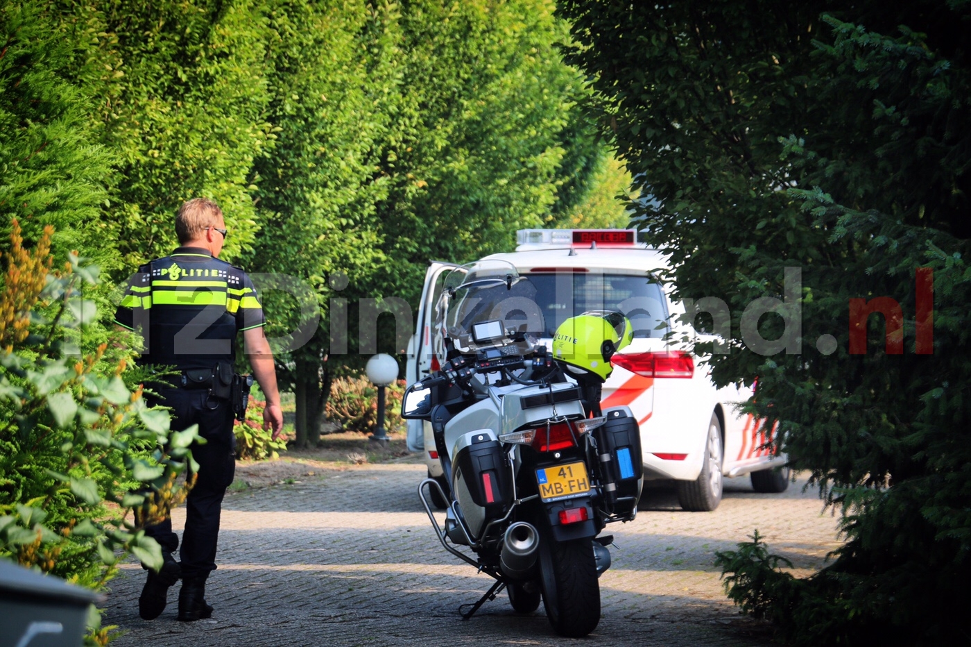 Getuige van woninginbraak Weerselo rijdt auto verdachten klem; twee personen aangehouden