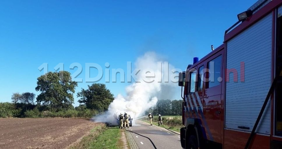 Auto volledig uitgebrand in Denekamp