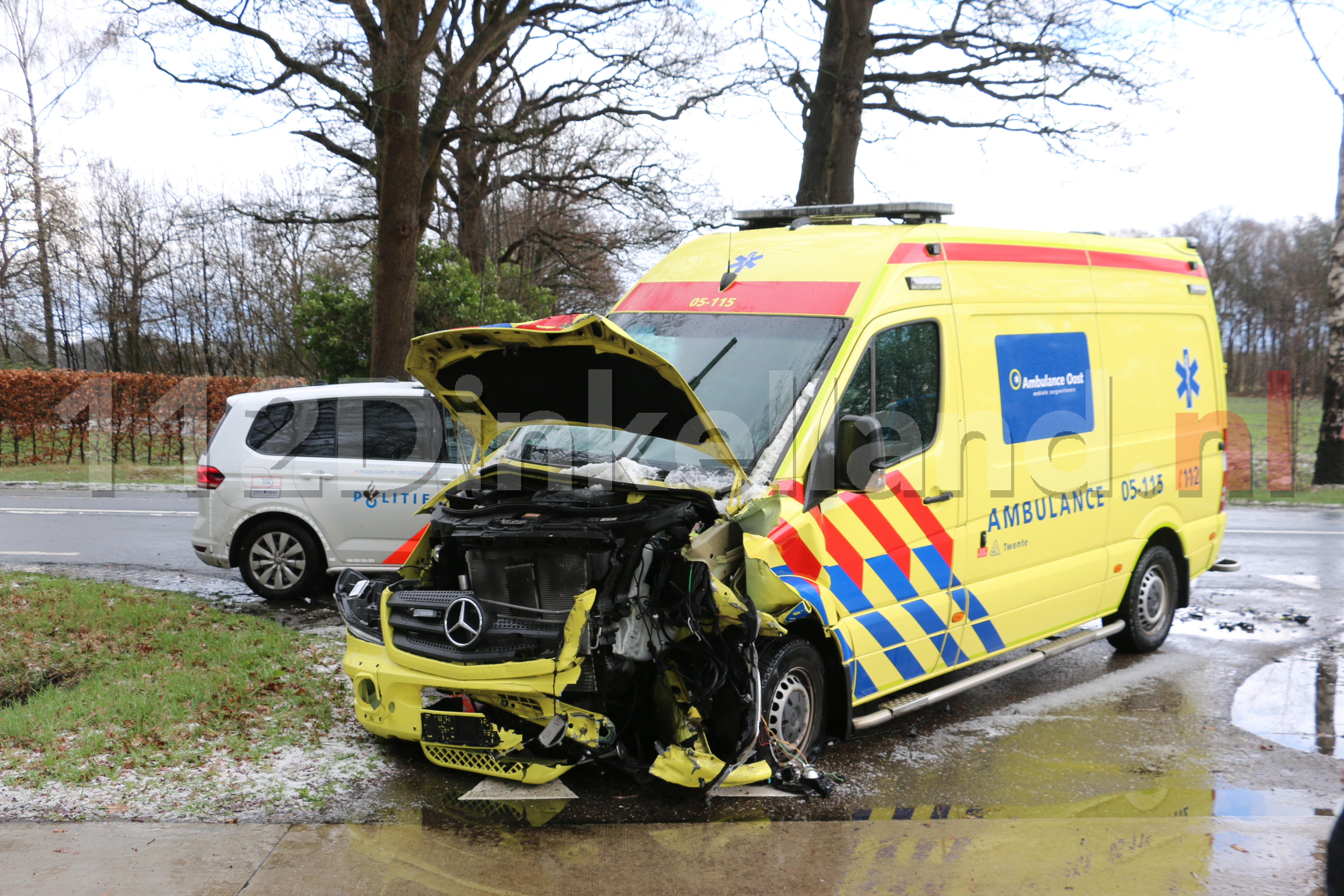 Ambulance betrokken bij aanrijding in Agelo