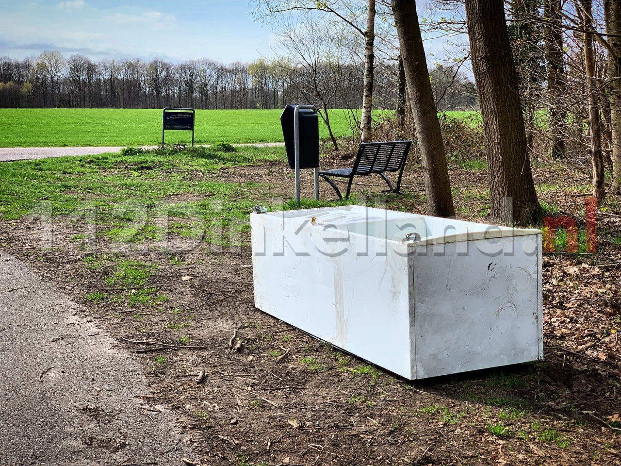 Onbekenden dumpen ijskast Hulsbeekweg Deurningen