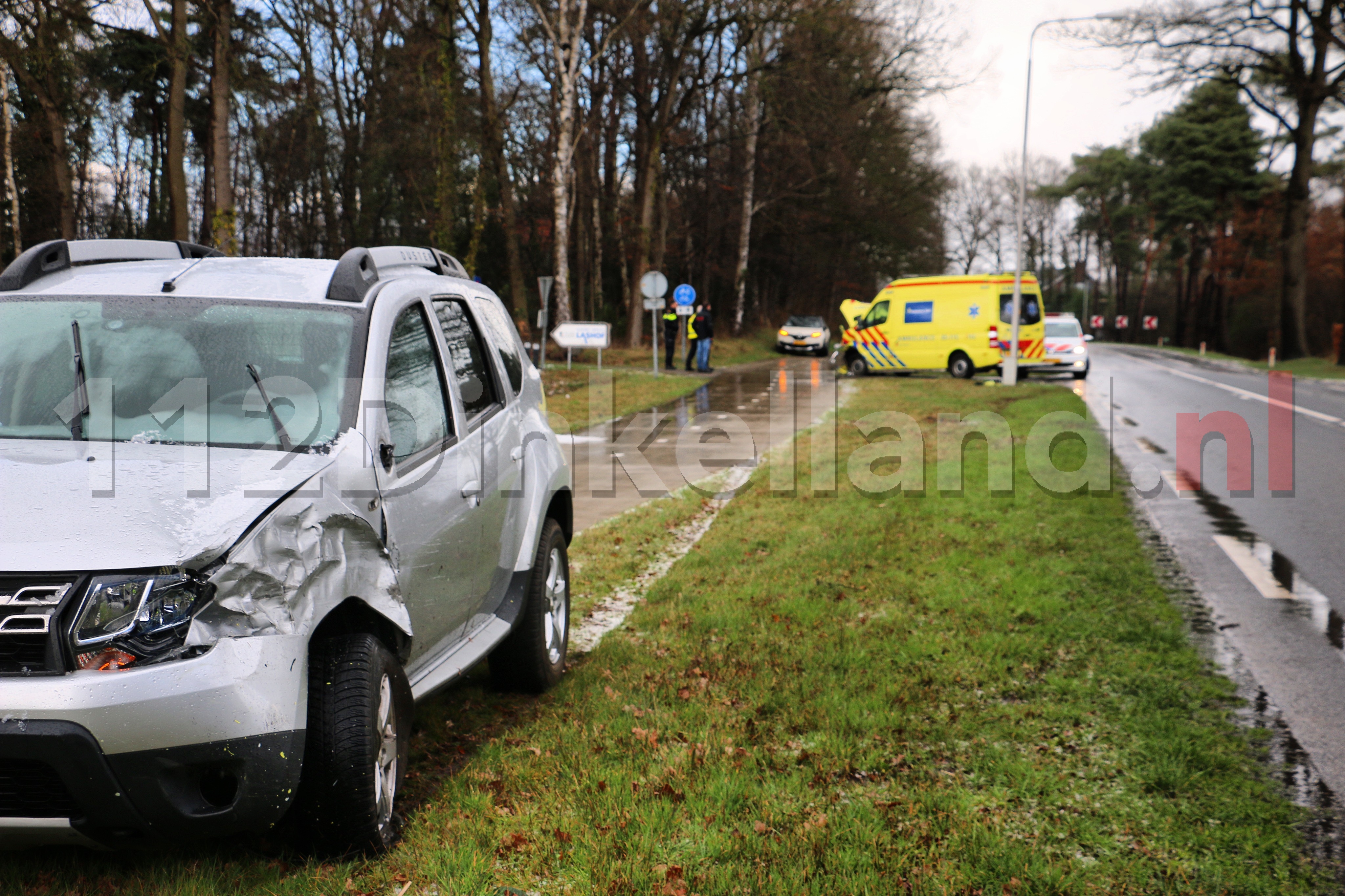 VIDEO: Ambulance betrokken bij aanrijding in Agelo