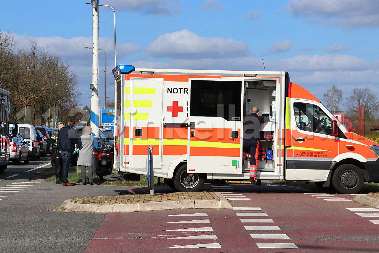Twee aanrijdingen in korte tijd in Denekamp; een persoon gewond naar het ziekenhuis