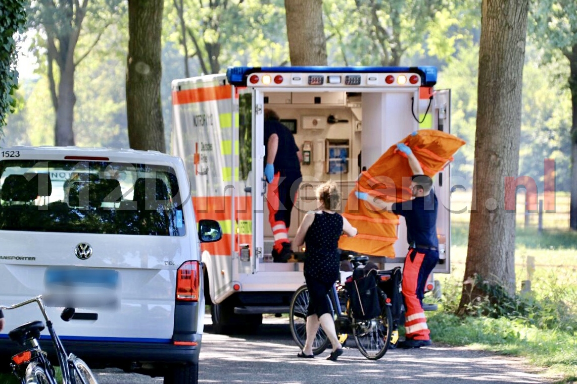 Motorrijder met spoed naar het ziekenhuis na ongeval in Denekamp