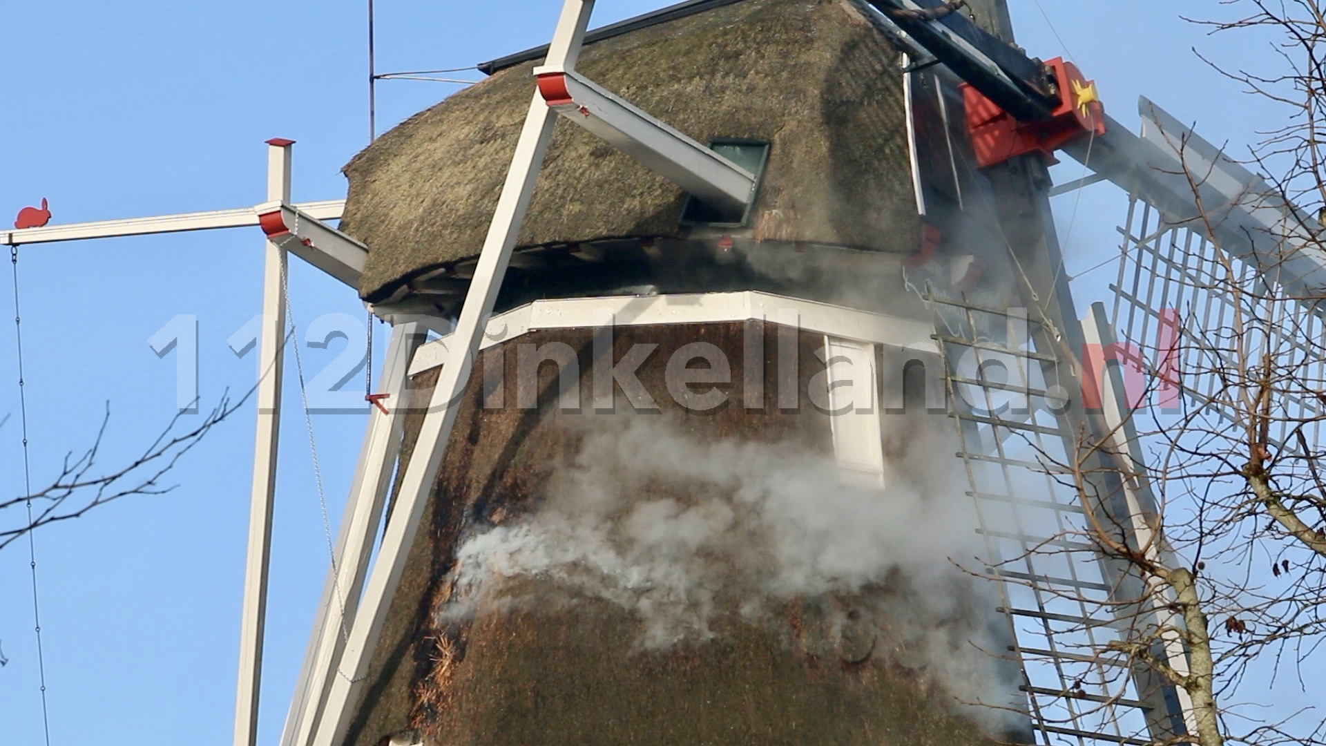 VIDEO: Brand in molen Lattrop-Breklenkamp: vuurwerk mogelijk oorzaak