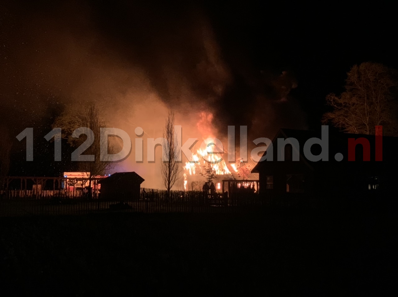 Uitslaande schuurbrand in Denekamp