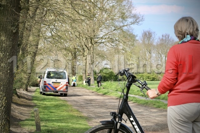 Fietser gewond na val in sloot Saasveld