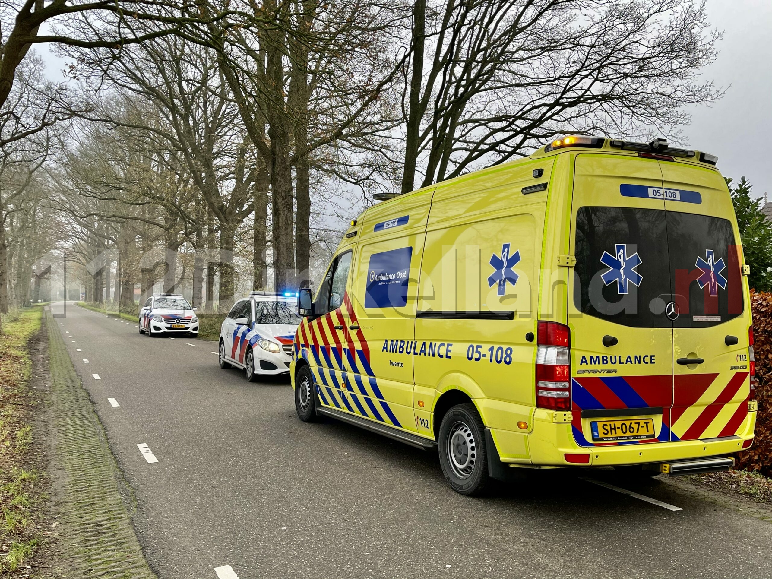 Man in Weerselo valt van ladder en raakt ernstig gewond