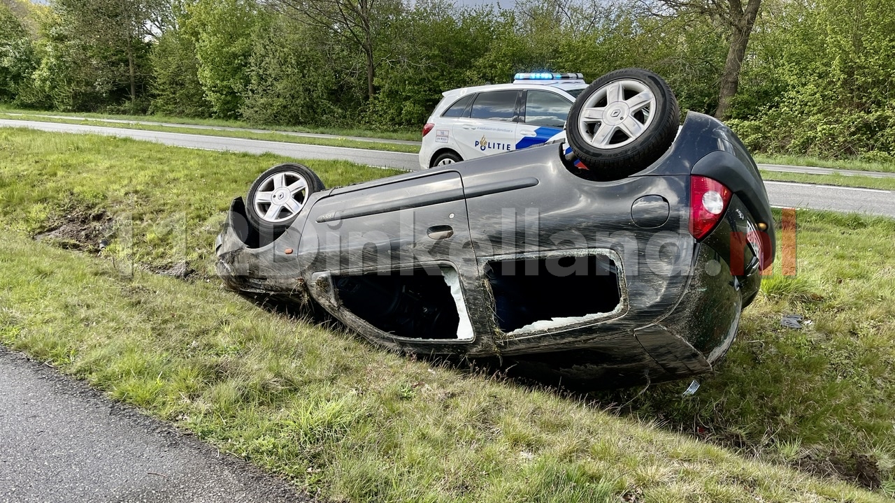 Auto slaat meerdere keren over de kop bij eenzijdige ongeval Scandinavië Route Denekamp