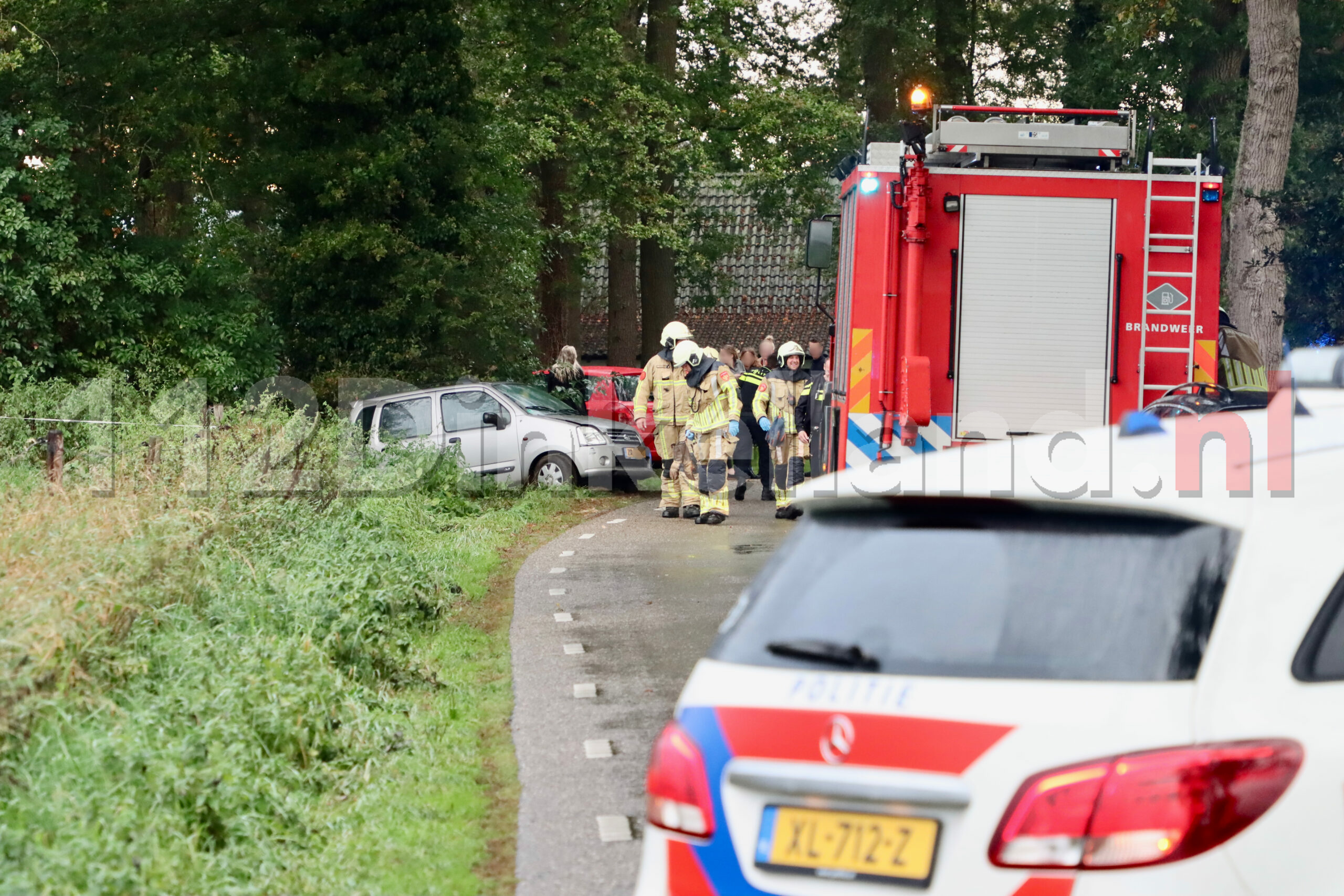 Duitse en Nederlandse hulpdiensten rukken uit voor ongeval in Denekamp: bestuurder aangehouden