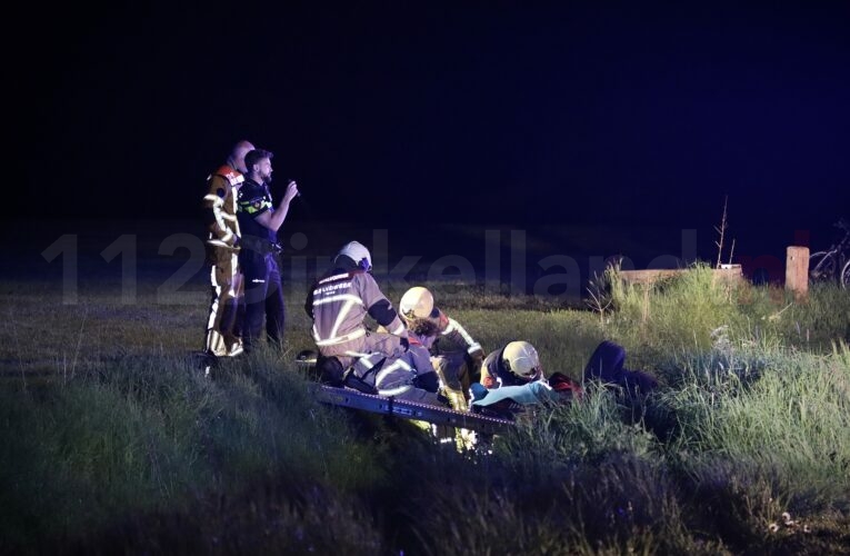 VIDEO: Hulpdiensten bevrijden bestuurder uit voertuig na ongeval in Rossum