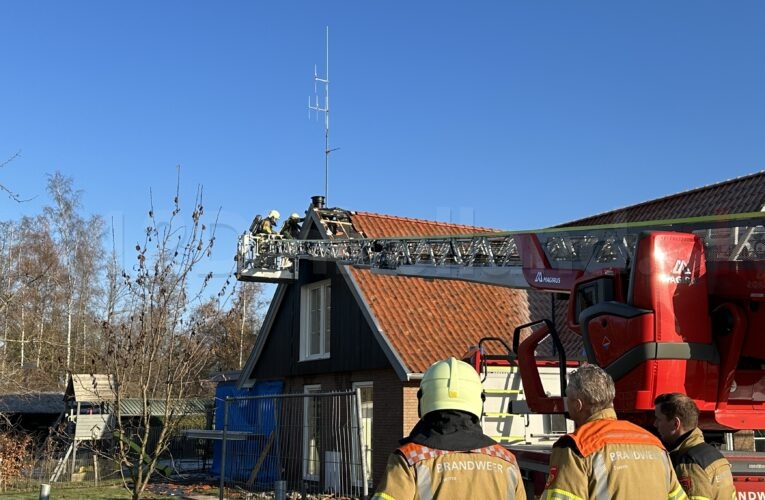 Brandweer rukt uit voor schoorsteenbrand in Weerselo