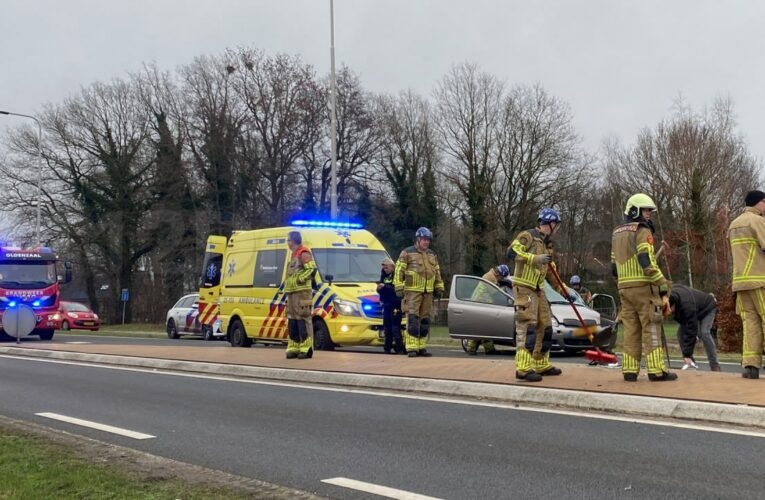 Gewonde bij aanrijding tussen Oldenzaal en Hengelo