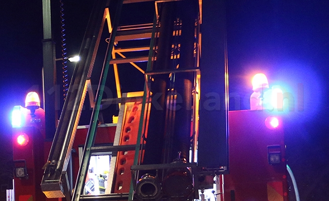 Brandweer blust uitslaande schuurbrand in Tilligte