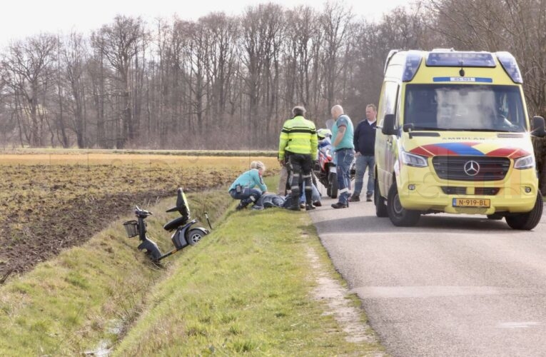 Scootmobielrijder belandt in sloot Saasveld