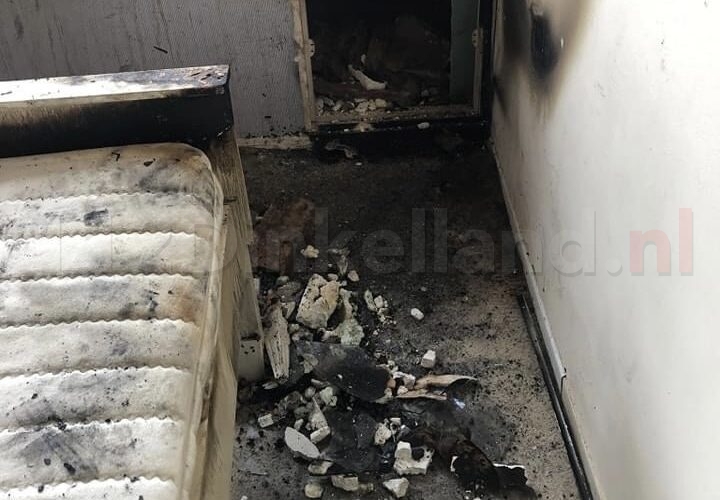 Brand in slaapkamer Ootmarsum; meerdere bewoners door ambulancepersoneel gecontroleerd