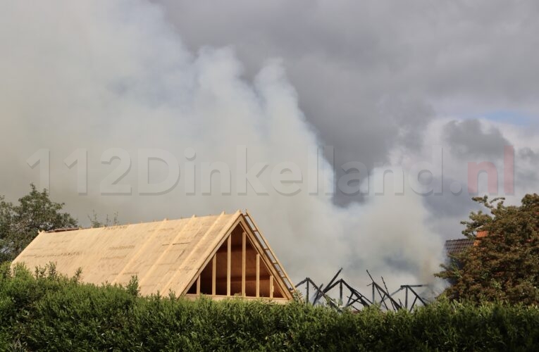 Schuur volledig uitgebrand in Denekamp