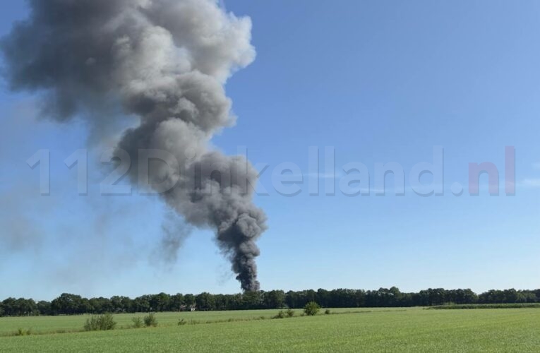 Grote brand op boerenerf in Rossum