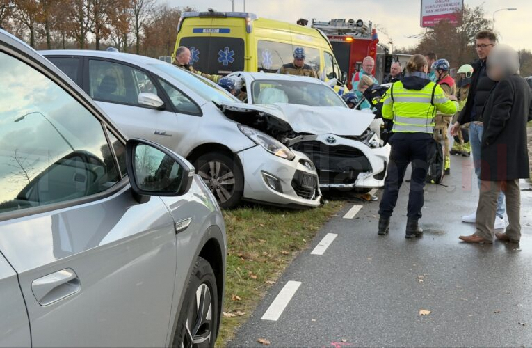 Gewonde en twee auto’s total loss bij aanrijding op kruispunt bij Frans op den Bult