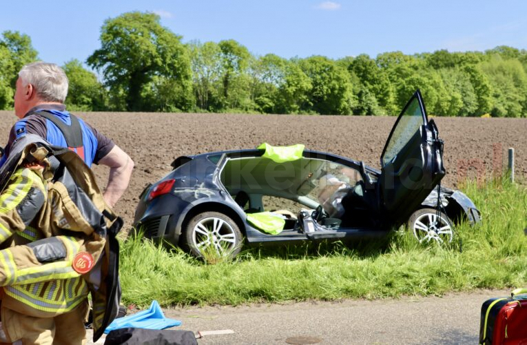 Ongeval op Lattropperstraat in Lattrop-Breklenkamp: Auto belandt in sloot na botsing met tractor